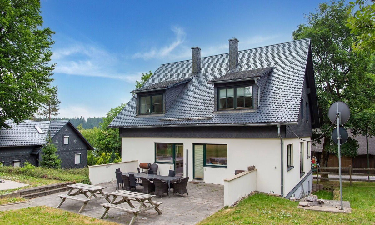 Friedrichshoehe House | Forest Escape with Terrace