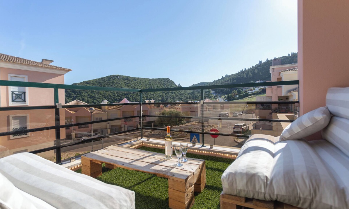 Castelo Apartment | Gorgeous 4-bedroom apartment in Sesimbra with stunning ocean views