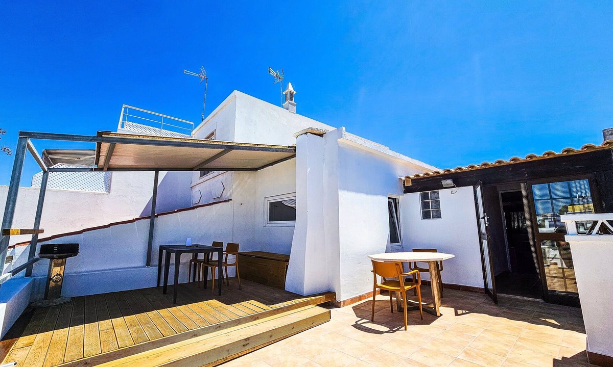 Fuseta Apartment | Holiday Apartment "Casa Na Vila T1" with Private Terrace & Wi-Fi