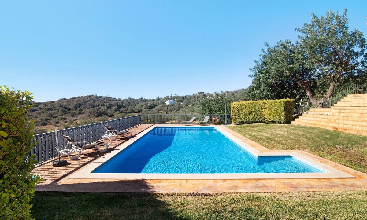 Valados House | Holiday Home "Casa no Campo" with Sea View, Shared Pool and Wi-Fi
