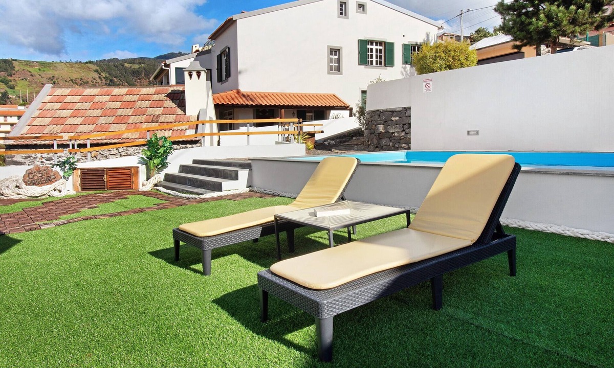 Ponta do Sol House | Holiday Home 'Casa Carreira' with Sea View, Wi-Fi and Air Conditioning