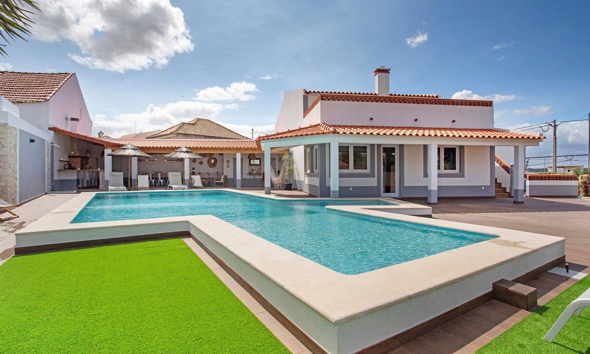 Cartaxo House | Holiday Home 'Vila River Sublime' with Private Pool, Wi-Fi and Air Conditioning