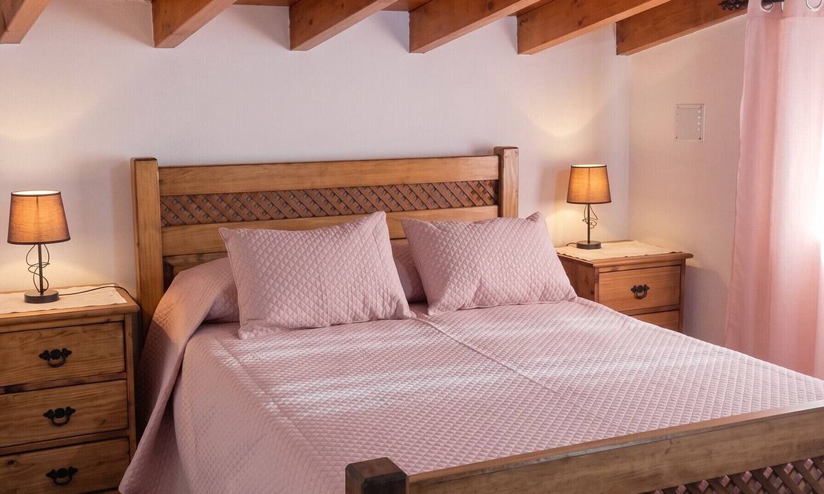 Redondo House | Homerez - Air-Conditioned House in Redondo - Modern Comfort