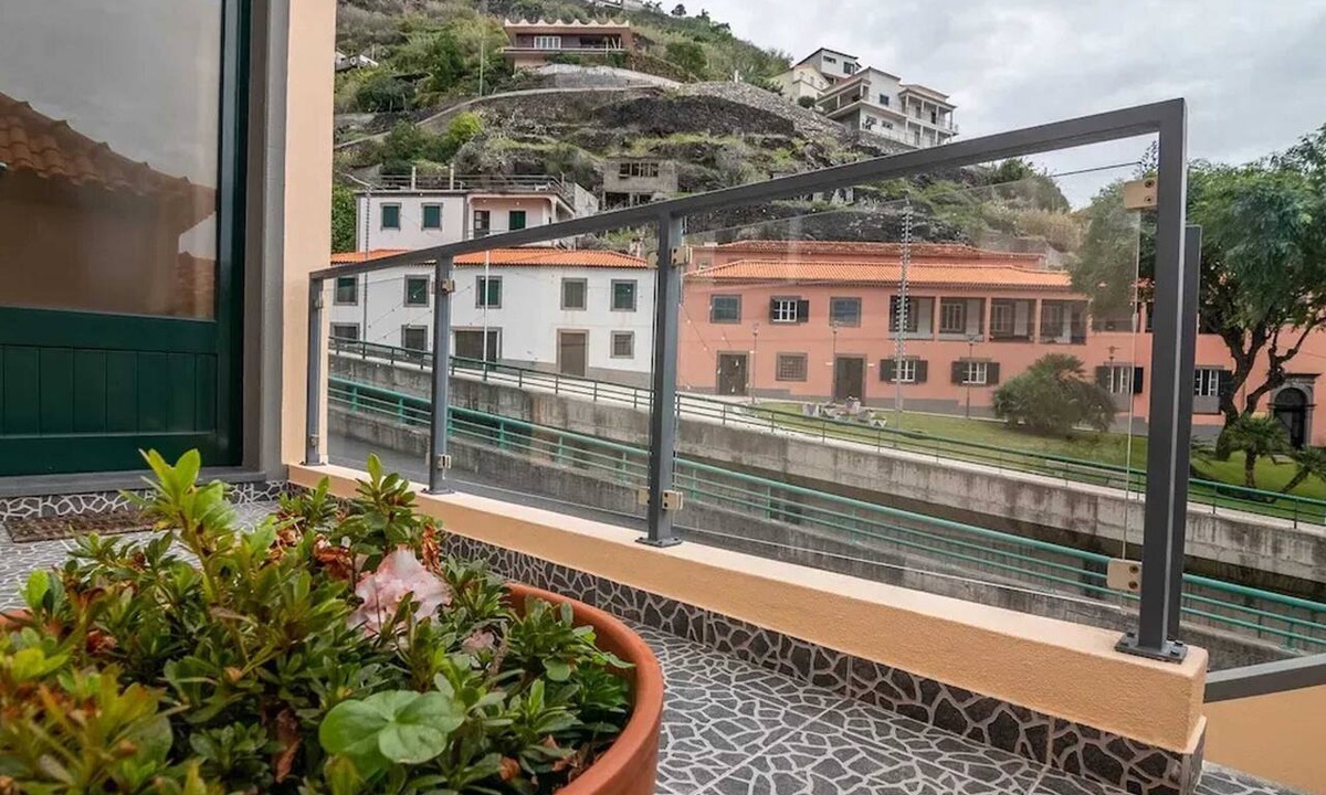 Calheta House | Homerez - House with Sea View in Estreito