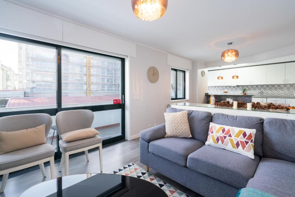 Vila Nova de Gaia Apartment | Host Wise - Elegant Spacious Flat w Balcony - Ace Location