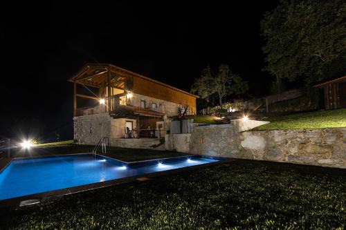 Pico Ski Chalet | HUGS Nature Retreat Heated Pool & Jacuzzi