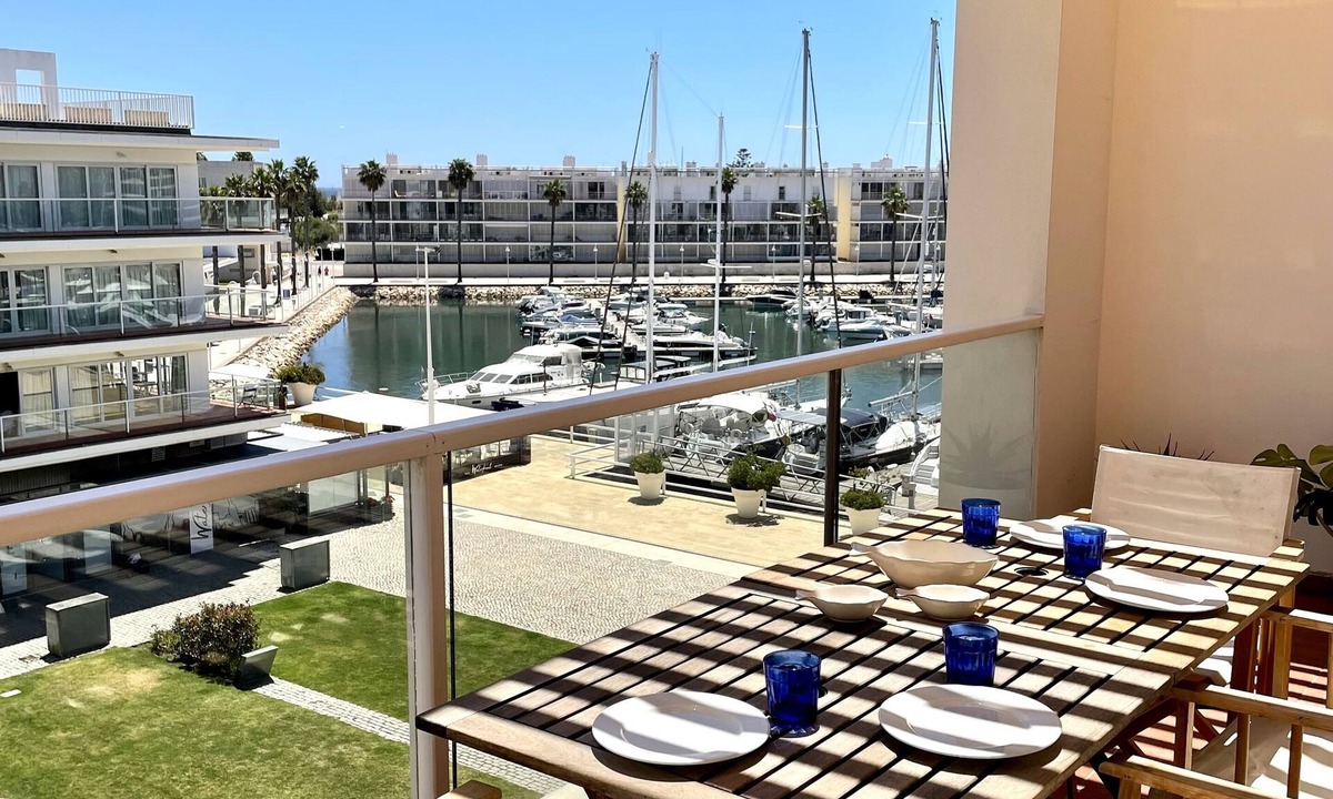 Telheiro Apartment | Incredible Apartment with Balcony and Parking
