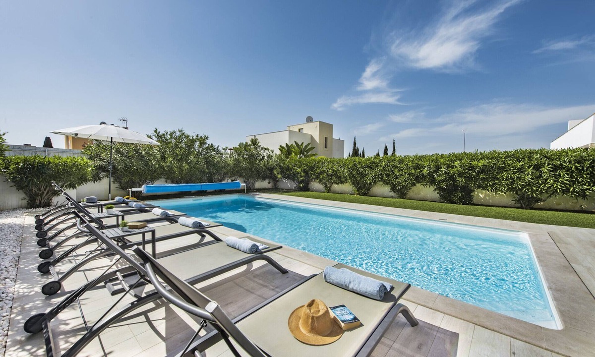 Castelo Villa | Isabella Blue