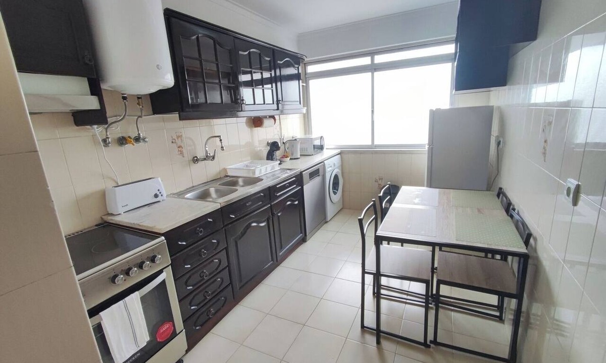 Alfragide Apartment | Lisbon spacious T2 in Damaia, Lisbon