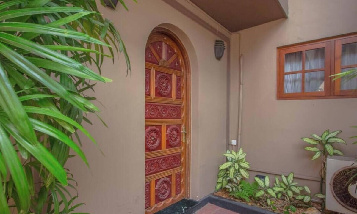 Borella House | Luxury Full Aircondition House in Barnes Place Colombo 07 with 03 Bed Rooms