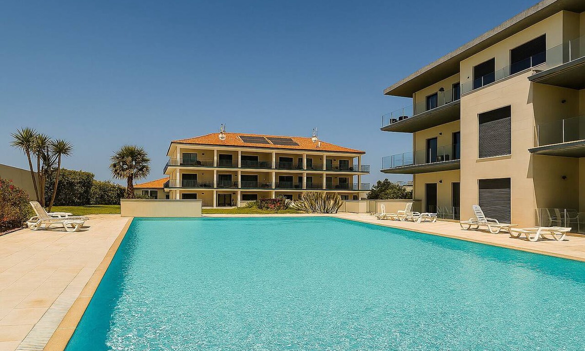 Sao Martinho do Porto Apartment | Luxury ground floor apartment, sleeps 6, excellent position in a quiet location