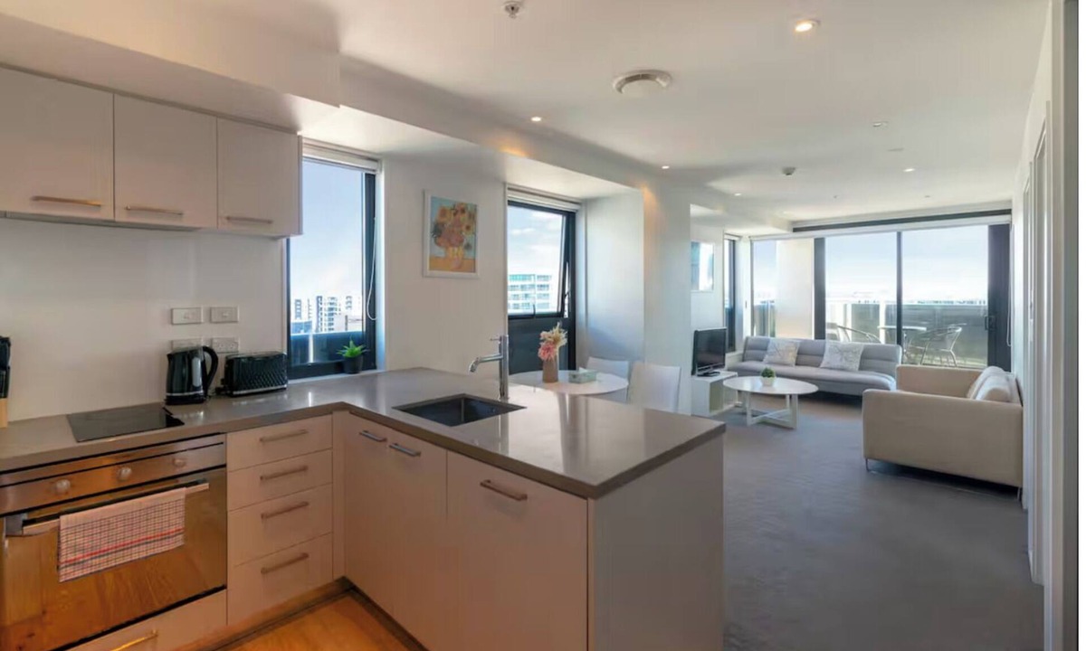 Grafton Apartment | Magnificent Skytower View 2BR 2BTH Apartment