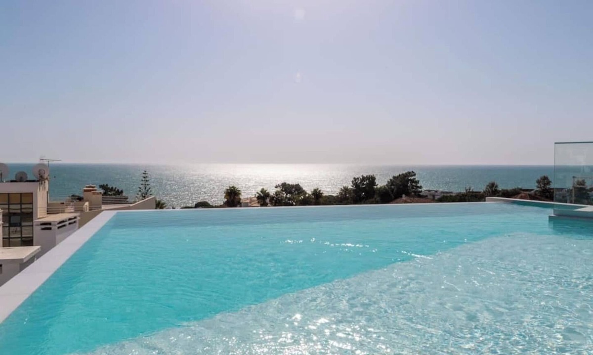 Olhos D'Agua Apartment | Modern 2BR | Rooftop Infinity Pool | 2 Min Walk to beach
