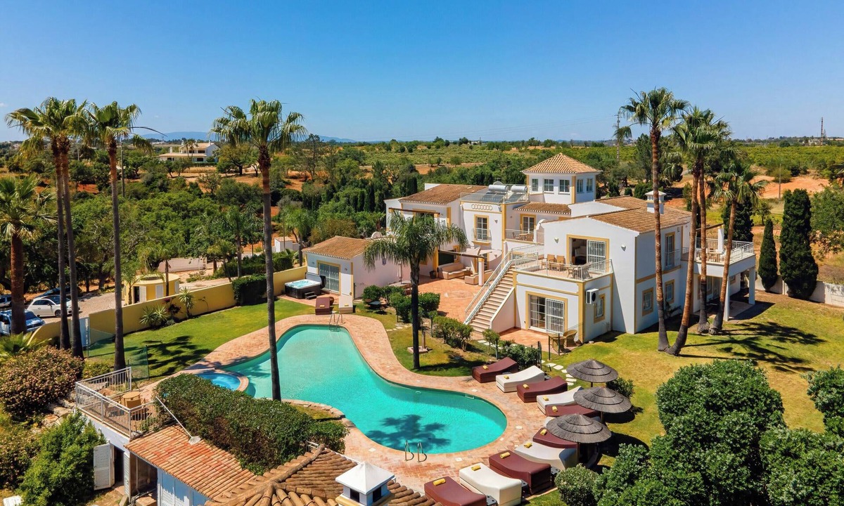 Albufeira Villa | Monte Da Poupa - 7 bedroom villa - Sleeps 14