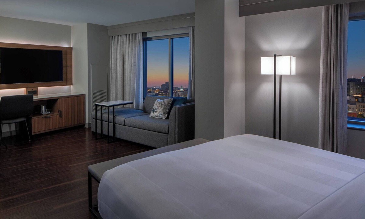 Arts/Warehouse District Hotel | New Orleans Marriott Warehouse Arts District