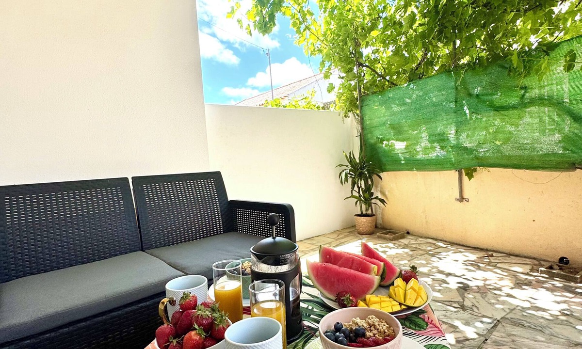 Budens House | Private house with garden & terrace - 5 min from various beaches
