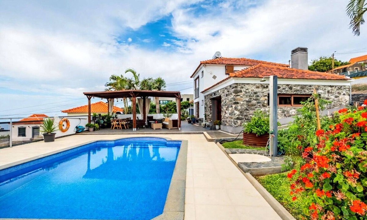 Calheta House | Quinta Aurora - Vacation Home with Heated Pool, Lake View, and Organic Garden