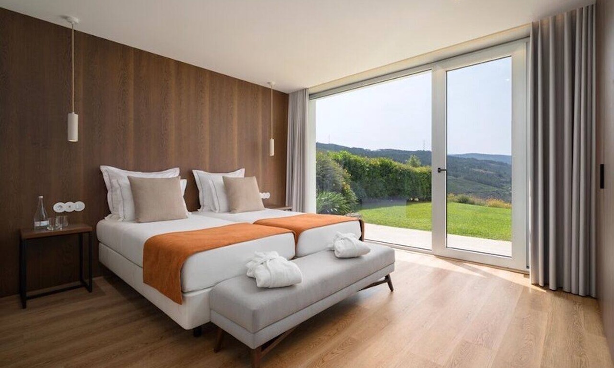Molares House | Relaxing and Scenic Stay for Couple or Family | Free Parking, Infinity Pool