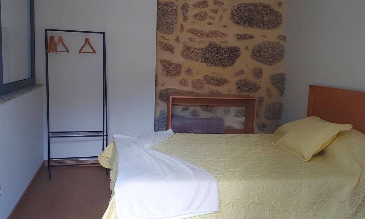 Rossas Apartment | Room 'Quarto 3' with Mountain View, Wi-Fi and Air Conditioning