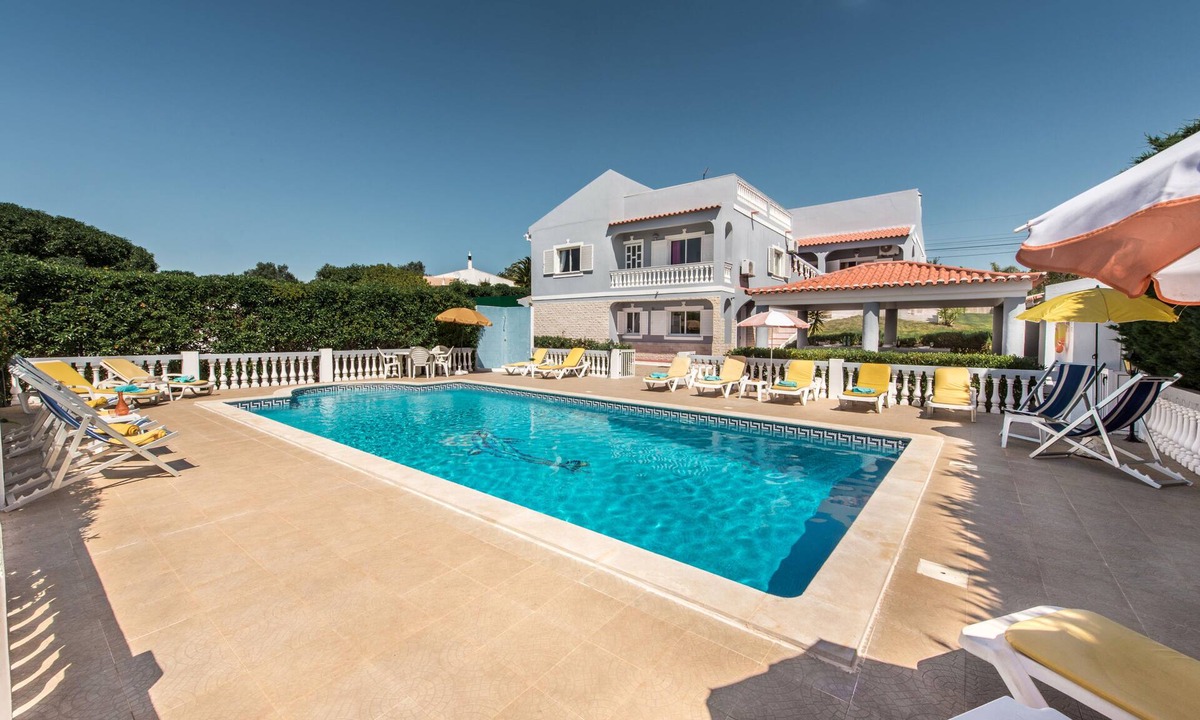Monte Raposo Villa | Spacious 5BR Family & Group Villa with Private Pool & Games Room