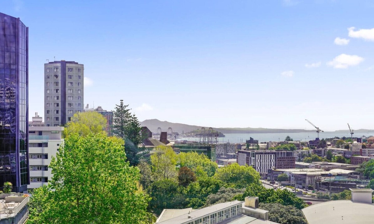 Grafton Apartment | Spacious CBD Gem with Seaviews and Free Parking