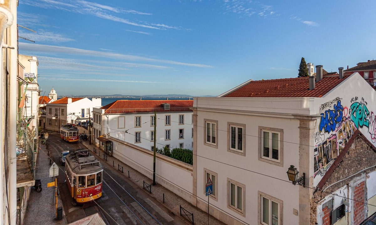 Se Apartment | Spacious, Central and Sunny Terrace * Alfama | Gonzalo's Guest
