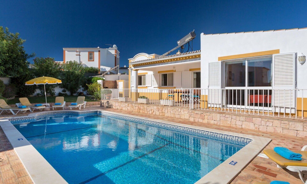 Guia Villa | Stunning private villa for 6 people with WIFI, private pool, A/C, TV and terrace