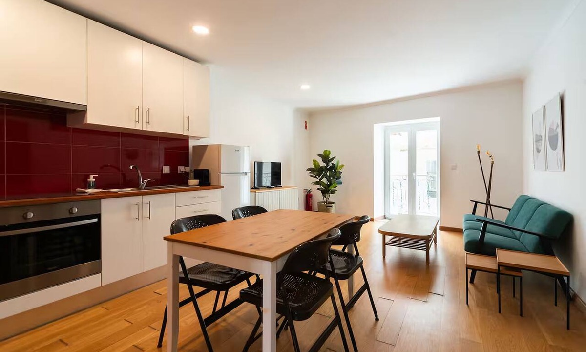 Mouraria Apartment | Stylish 2-Bedroom Apartment with Private Terrace, Just Steps from the Intendente Metro Station