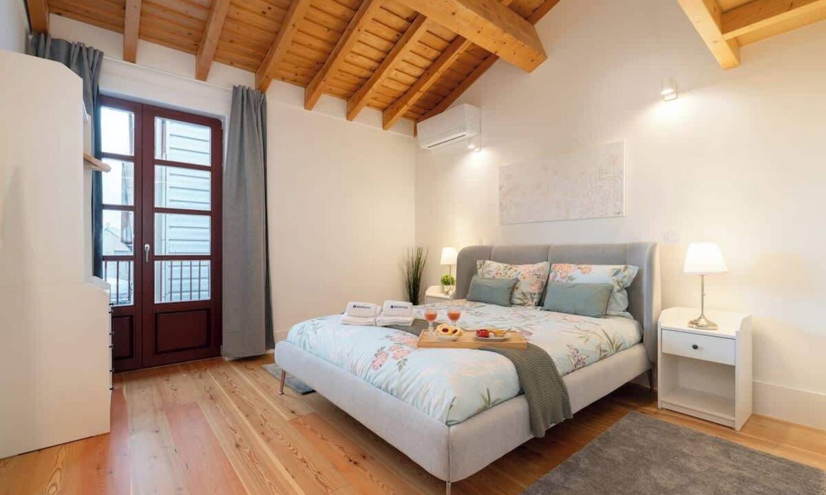 Oliveira do Castelo Apartment | Stylish & Modern Flat by HostWise