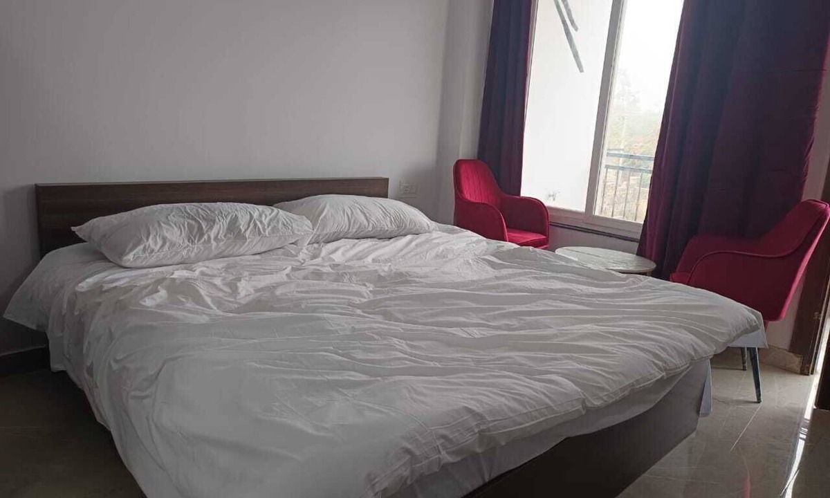 Sat Bari House | Sustainable & Spacious two unit of 3BHK in a Chateau in New Delhi. Pet Friendly!
