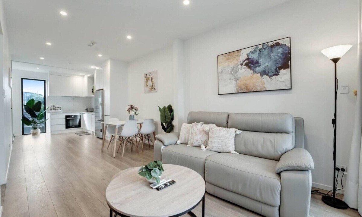 Takapuna Villa | Takapuna Modern Townhouse | Parking nr Lake Pupuke
