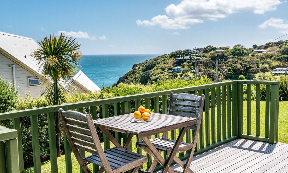 Blackpool Cottage | The Island Gem - Oneroa Holiday Home