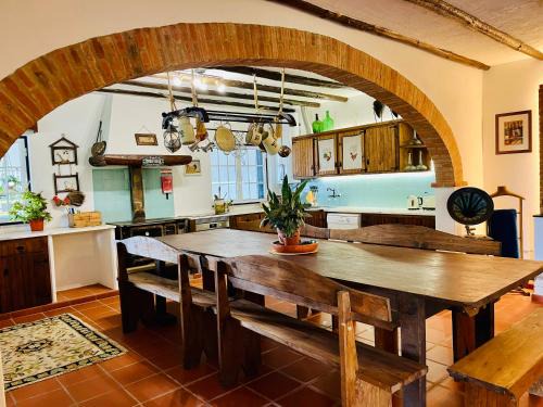 Avis House | The Oak Tree Farm - Open Plan Layout by Portus Alacer