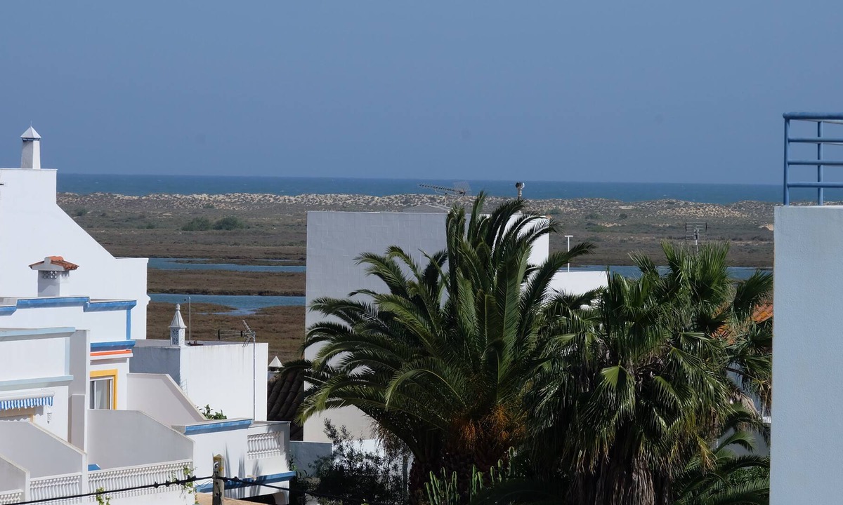 Santa Luzia Apartment | TOP FLOOR, Terrace 50 m2, swimming pool, center, near beach. Wireless