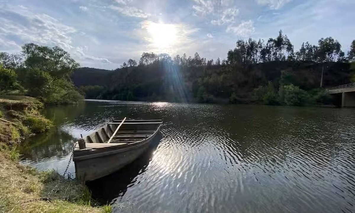 Pampilhosa da Serra House | Tranquil 3-Bedroom House Retreat Near River Beach