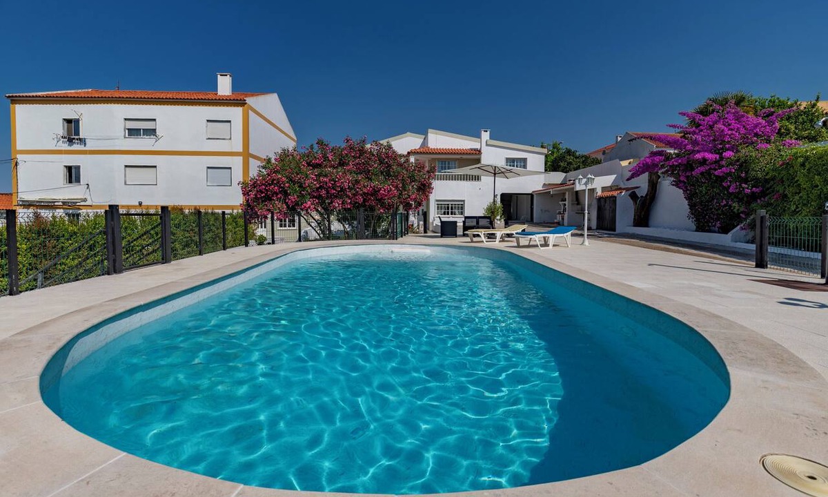 Castelo House | Verivitor Villa – Tennis court, saltwater pool, garden, and BBQ.