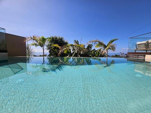 Paul do Mar Villa | Vila Ladeira dos Zimbreiros - 3 bedroom, Jacuzzi, gym, AC, Pool with optional heated water