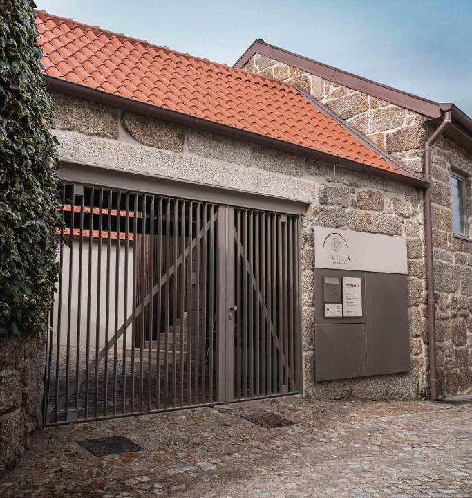 Paredes Villa | Villã - Casas de Campo