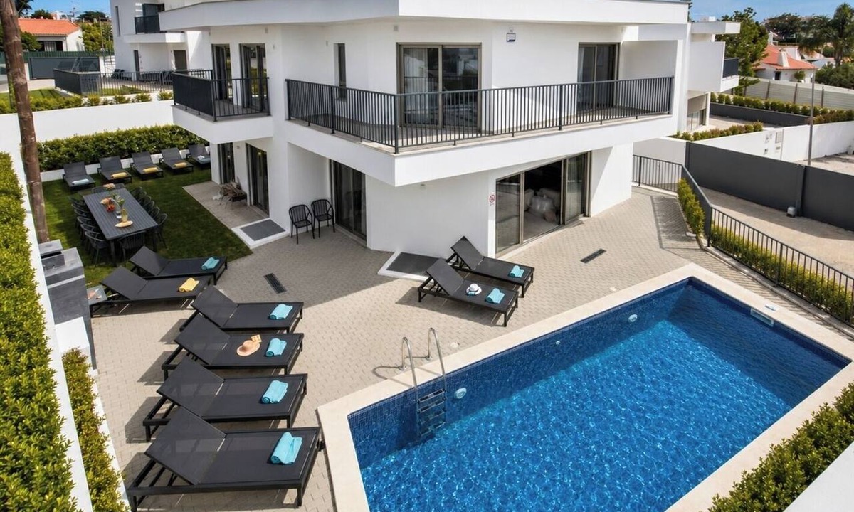 Areias de Sao Joao House | Villa Lirio 8 Ensuite Beds, Pool Hot Tub Sleeps 18