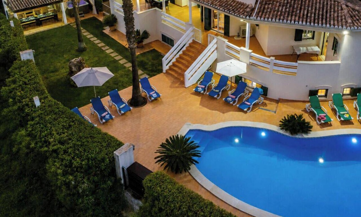 Armacao de Pera Villa | Villa w/heatable pool, jacuzzi & BBQ, Armação