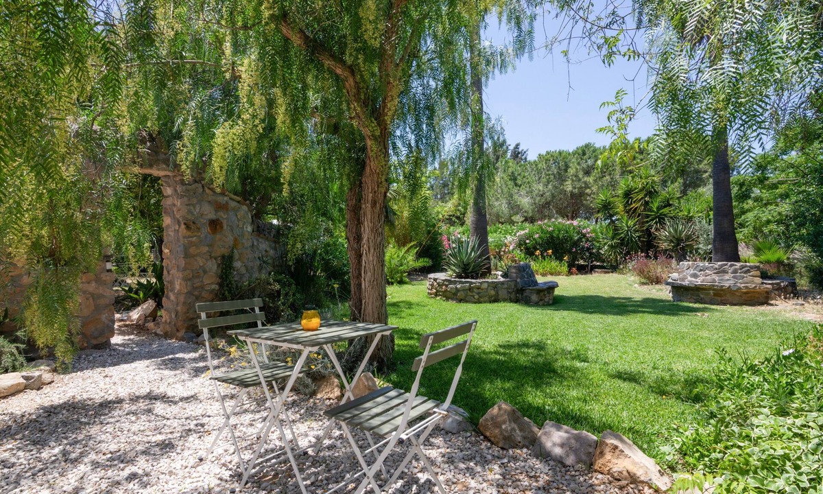 Moncarapacho e Fuseta Cottage | Wellness Garden Cottage with Yoga, Pilates and Natural Pond