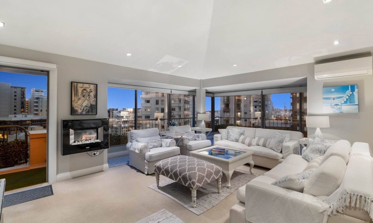 Auckland Central Business District Apartment | Westminster Court Penthouse: Heated pools, wf balcony, billiard room, suana!