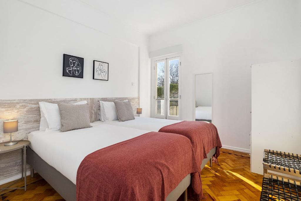 Alges Apartment | WHome Peaceful Algés Family Home away from City Noise