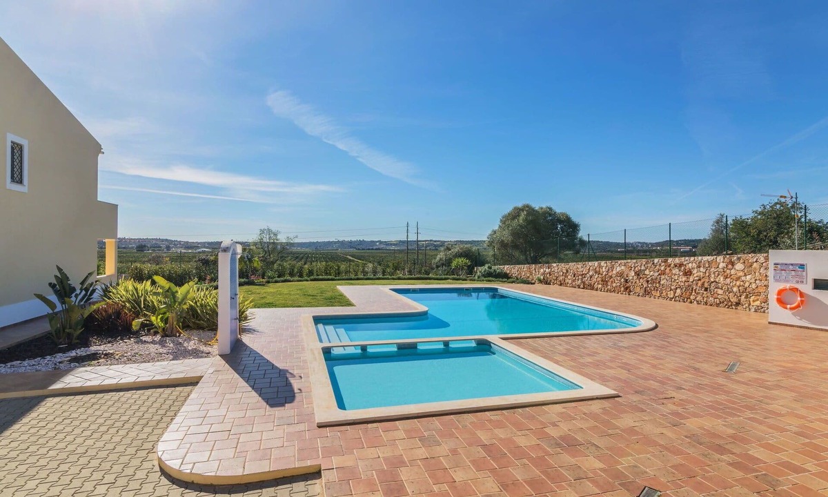 Monte Raposo House | Wonderful villa for 6 people with A/C, pool, WIFI, TV, terrace and panoramic view