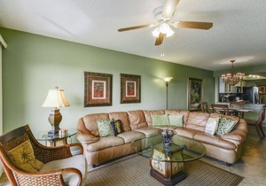 Land's End 204 building 9 Beach front, lovely updates, close to pool! in Treasure Island