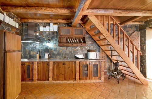 Monte Raposo House | 2-bed Holiday Apartment with Pool, Wi-Fi, Garden & Terrace