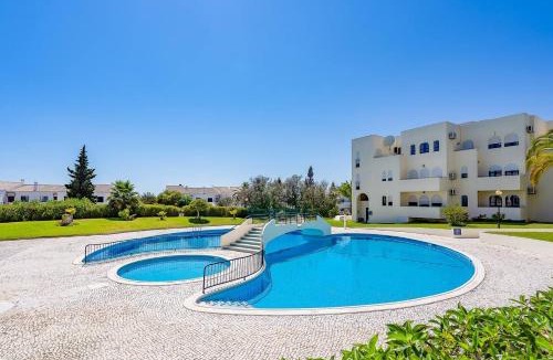 Alvor Apartment | 2b Apt by Beach&Alvor City Centre with Pools & AC