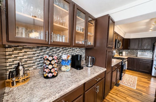 Green Valley Ranch House | 3200 sqft 5BRD 9 beds sleeps 16 Games