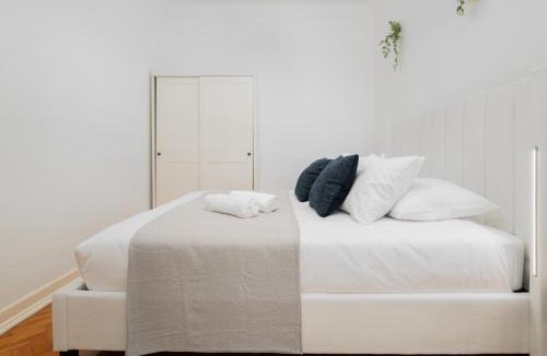 Sao Jose Apartment | 3DB- Walk Everywhere from This Bright and Stylish Lisbon Apartment in an Exceptional Location