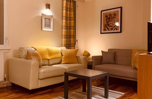Old Town Apartment | A beautiful one-bed flat right in the heart of Edinburgh's historic Old-Town.
